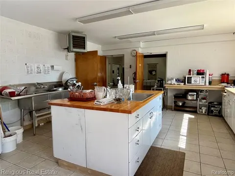 1717 E Sugnet Road, Midland MI 48642 3827 photo 1
