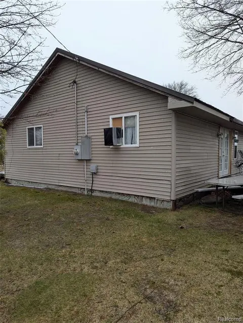 5300 Pleasant Avenue, Standish MI 48658 9766 photo 2