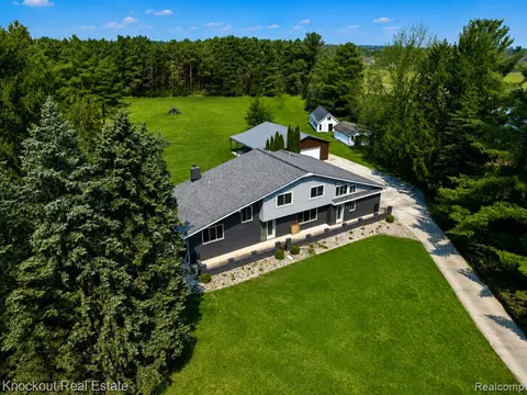 9239 Lange Road, Birch Run MI 48415 8470 photo 2
