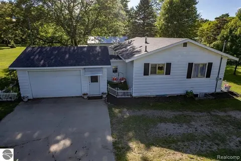 6365 W Airline Road, Weidman MI 48893 7703 photo 3