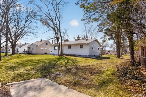 2300 S Lincoln, Bay City MI 48708 3814 photo 4