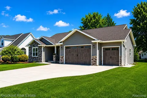 12095 Country Run Drive, Birch Run MI 48415 photo 2