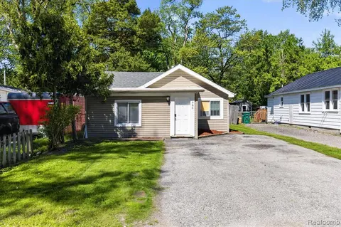 986 Pine Road, Bay City MI 48706 1948 photo 2