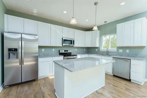 570 W Wildwood Drive, Owosso MI 48867 9119 photo 2