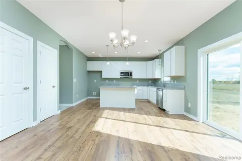570 W Wildwood Drive, Owosso MI 48867 9119 photo 4