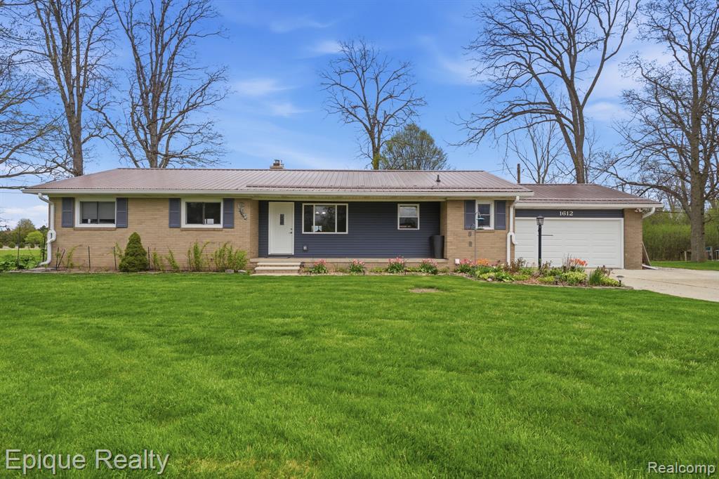 1612 Saint Marys Court, Essexville MI 48732 1565 photo 1