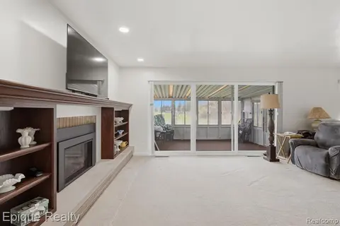 1612 Saint Marys Court, Essexville MI 48732 1565 photo 5