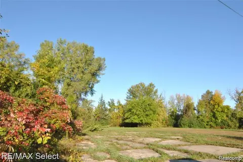 6483 Bay, Saginaw MI 48604 photo 2