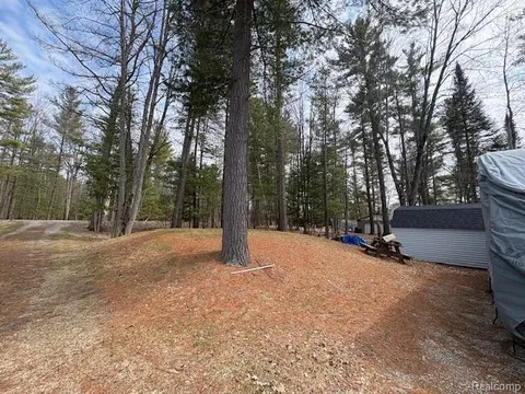 3615 Pinelands Point Road, Gladwin MI 48624 7941 photo 4