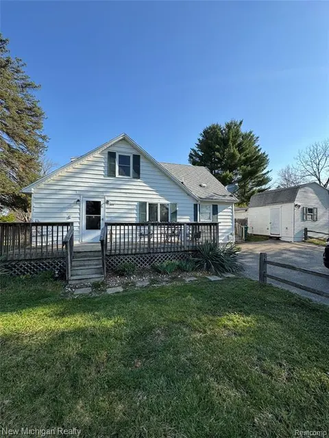 305 E Rolfe, Perry MI 48872 9105 photo 2