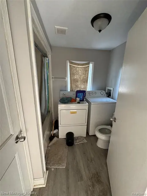 305 E Rolfe, Perry MI 48872 9105 photo 5
