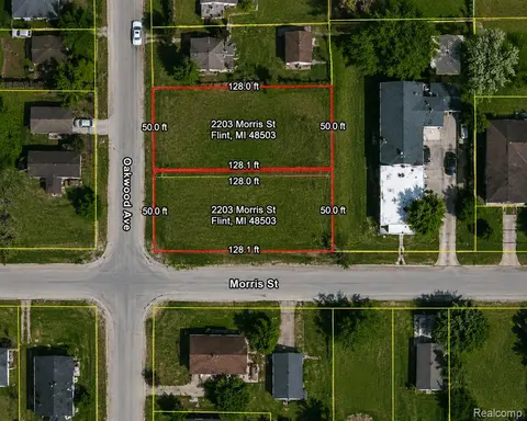 2418 Oakwood Avenue, Saginaw MI 48601 3568 photo 1