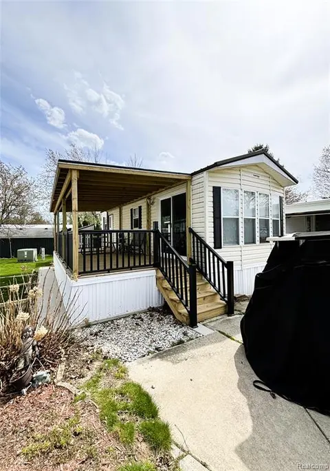 7166 Ben Franklin Drive, Lexington MI 48450 9247 photo 2