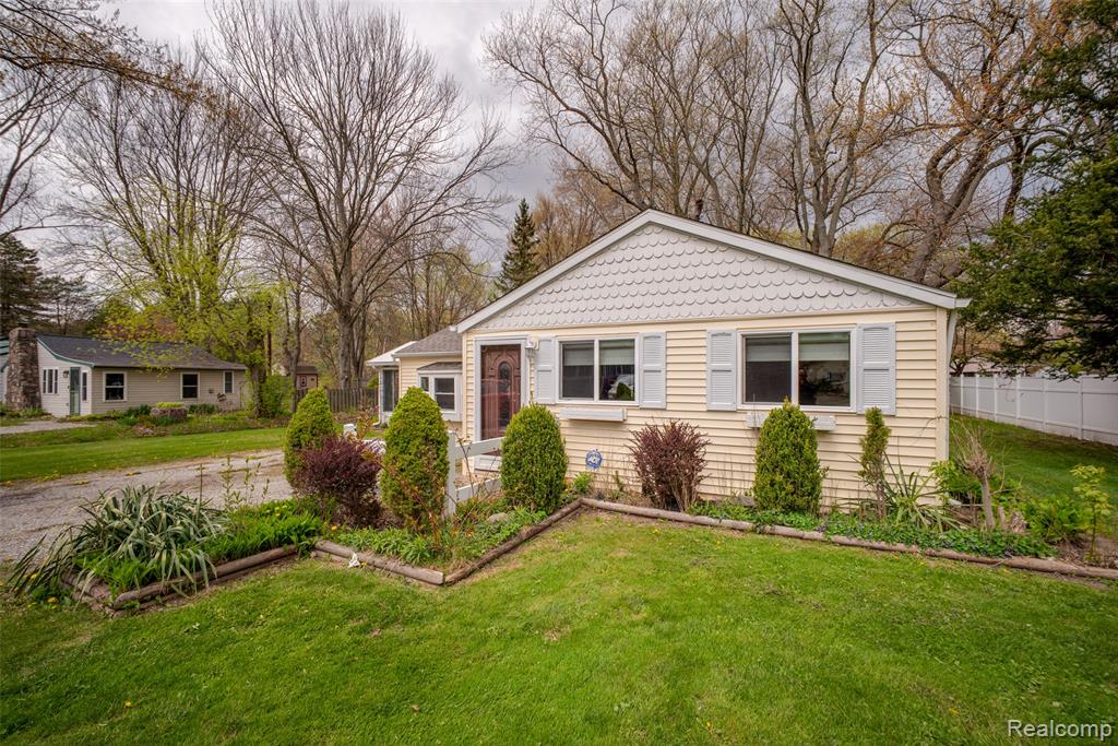 7203 Aspen Road, Lexington MI 48450 8802 photo 1