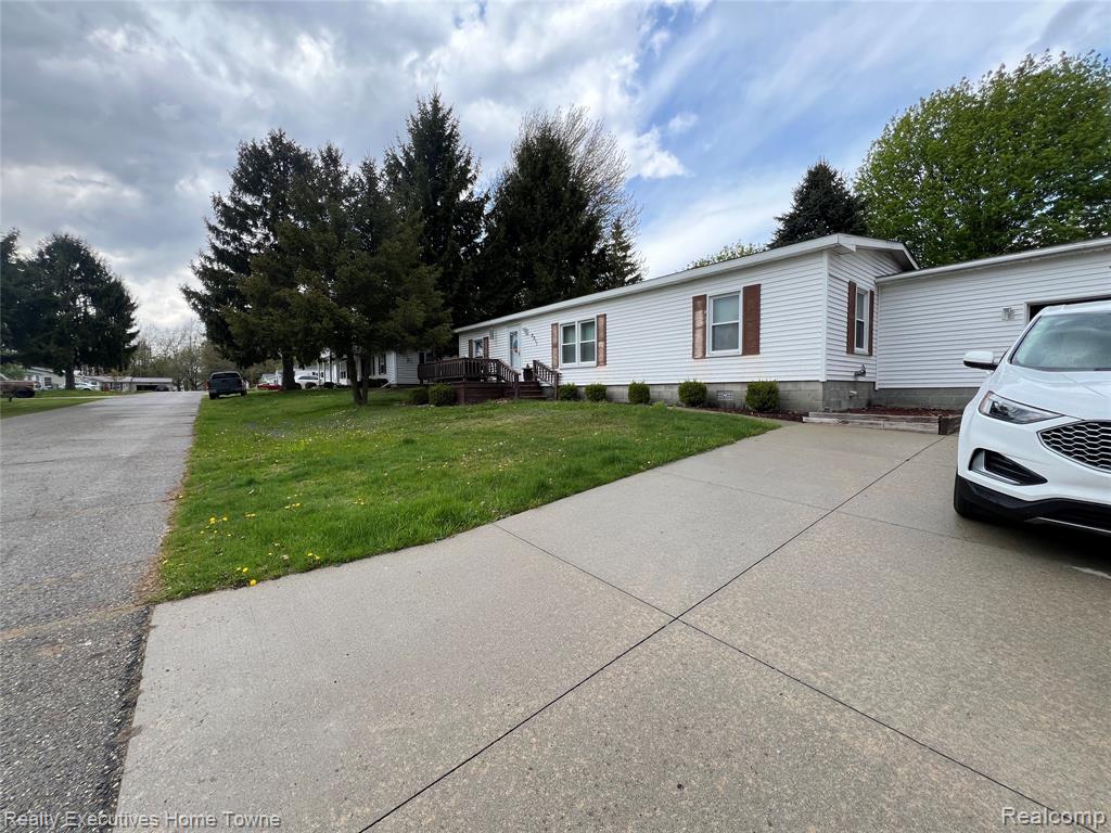 2211 Mark Street, Croswell MI 48422 9785 photo 1