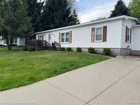 2211 Mark Street, Croswell MI 48422 9785 photo 2