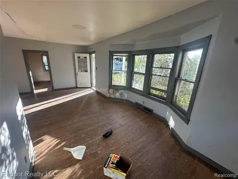 1940 Robinwood Avenue, Saginaw MI 48601 3519 photo 2