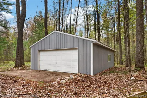 v/l E Pinecrest Drive, Gladwin MI 48624 photo 4