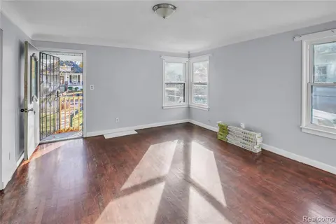 1916 Wood Street, Saginaw MI 48602 1189 photo 3