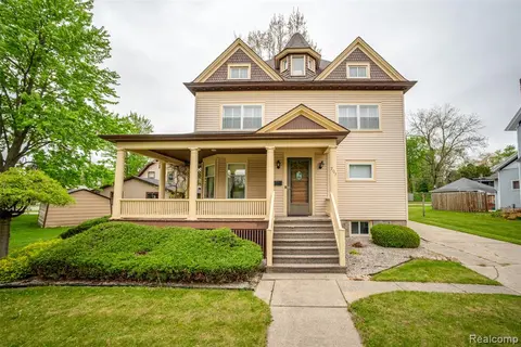 207 N Pine River Street, Ithaca MI 48847 1041 home for sale