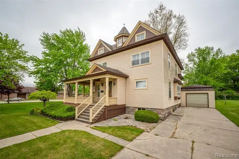 207 N Pine River Street, Ithaca MI 48847 1041 photo 2