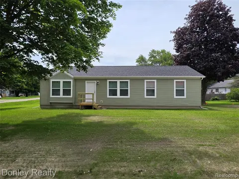 20 Hillview, Peck MI 48466 9797 photo 2