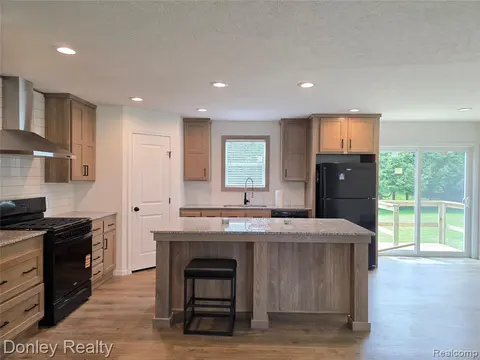 20 Hillview, Peck MI 48466 9797 photo 5