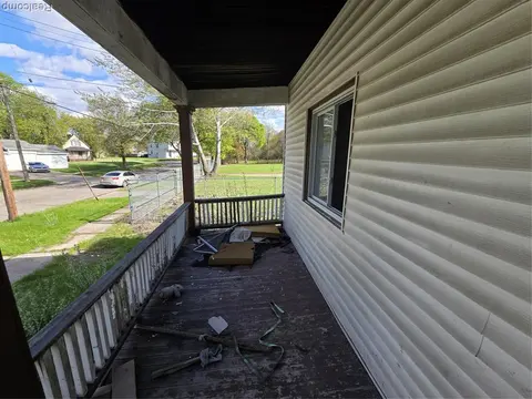 611 S 4th Avenue, Saginaw MI 48607 2133 photo 2
