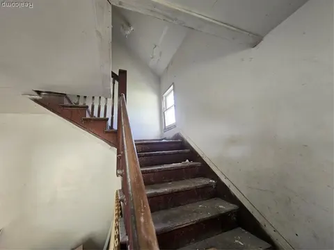 611 S 4th Avenue, Saginaw MI 48607 2133 photo 5