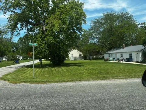 2665 Tatham Road, Saginaw MI 48601 7076 photo 1