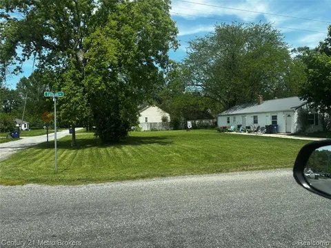 2665 Tatham Road, Saginaw MI 48601 7076 photo 2