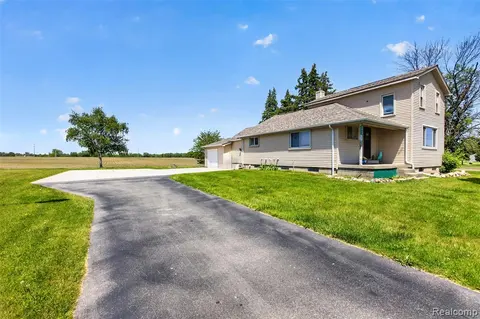 5660 Tittabawassee Road, Saginaw MI 48604 9442 photo 2