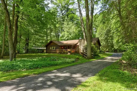3814 S Towerline Road, Bridgeport MI 48722 9401 home for sale