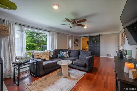 7800 Maple Street, Birch Run MI 48415 9239 photo 2