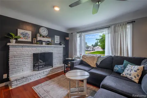 7800 Maple Street, Birch Run MI 48415 9239 photo 3