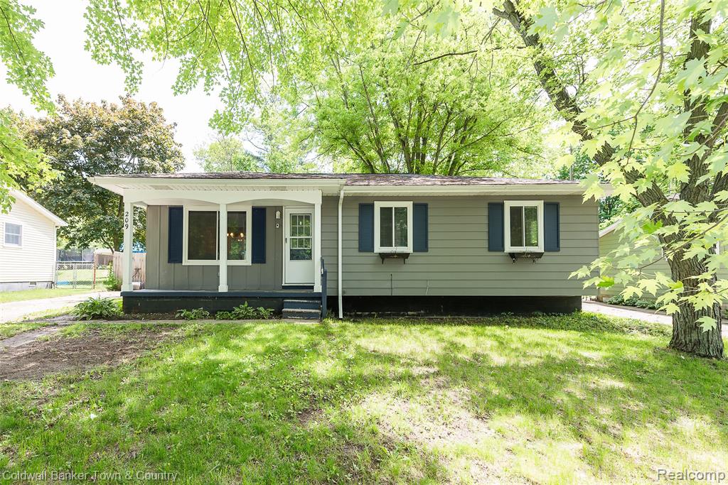 209 S Church Street, Byron MI 48418 9538 photo 1