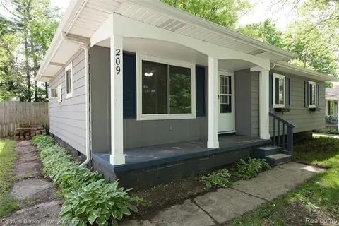 209 S Church Street, Byron MI 48418 9538 photo 4