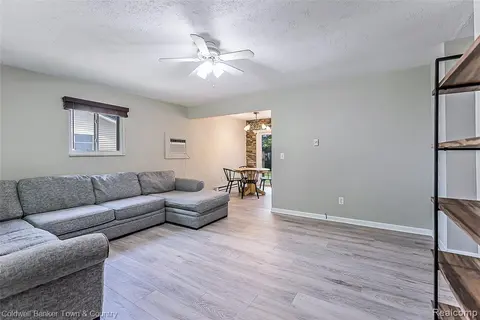209 S Church Street, Byron MI 48418 9538 photo 5