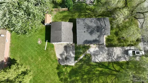 580 Sherman Road, Saginaw MI 48604 2075 photo 3