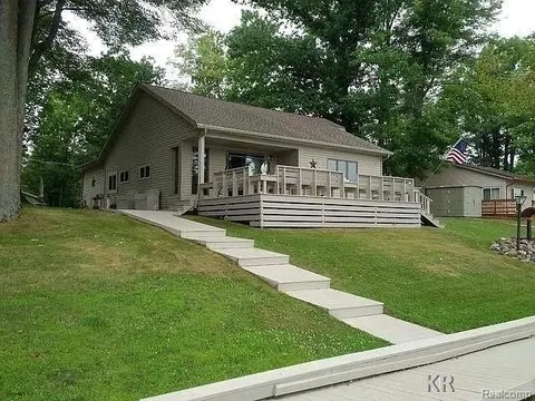 4181 S Oak Drive, Beaverton MI 48612 8828 photo 2