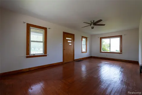 2900A S Miller Road, Saginaw MI 48609 9790 photo 5