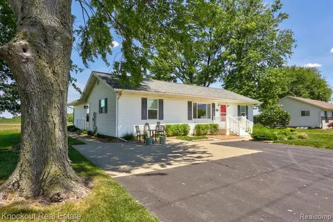 9941 Lange Road, Birch Run MI 48415 8422 photo 2