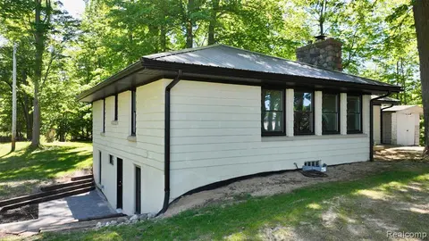 1351 Cedar Court, Gladwin MI 48624 1881 photo 2