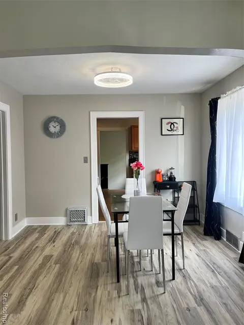 2313 S Jefferson Street, Bay City MI 48708 photo 1