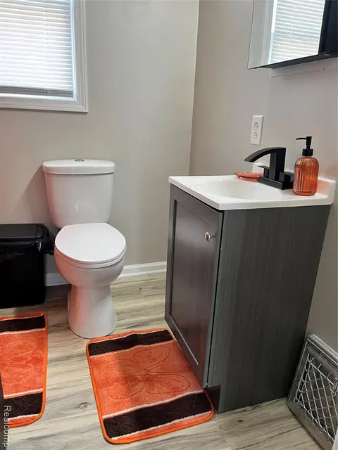 2313 S Jefferson Street, Bay City MI 48708 photo 4