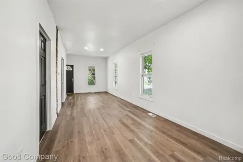 701 11th Street, Bay City MI 48708 6410 photo 2