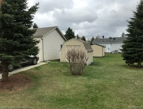 2304 Mark Street, Croswell MI 48422 9640 photo 5