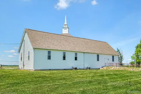 3909 S Van Dyke Road, Marlette MI 48453 9348 photo 3
