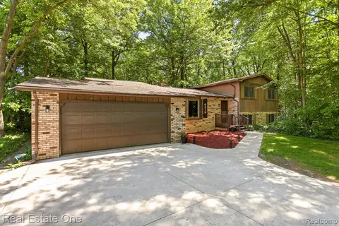 6218 Sturgeon Creek Parkway, Midland MI 48640 2276 home for sale