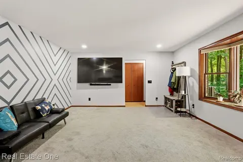 6218 Sturgeon Creek Parkway, Midland MI 48640 2276 photo 4